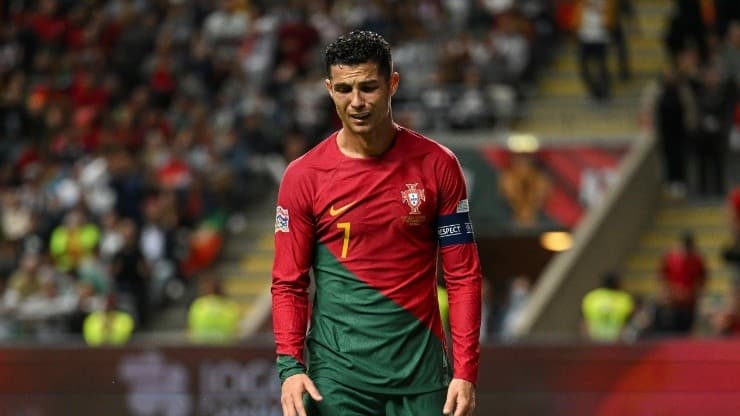 Cristiano Ronaldo deluso dopo la sconfitta del Portogallo.