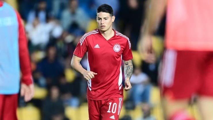 James si scalda con l'Olympiacos.