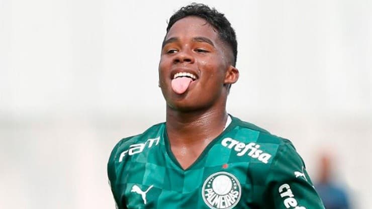 Endrick gioca con la squadra giovanile del Palmeiras.