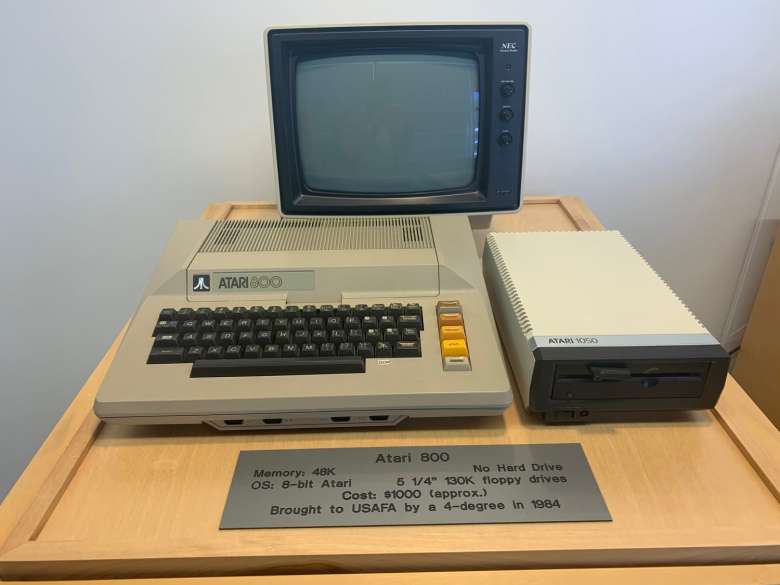 L'Atari 800, un PC/console di gioco domestico da collegare a un televisore o a un monitor.