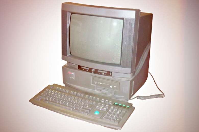 Un computer televisivo con tecnologia inglese e giapponese.