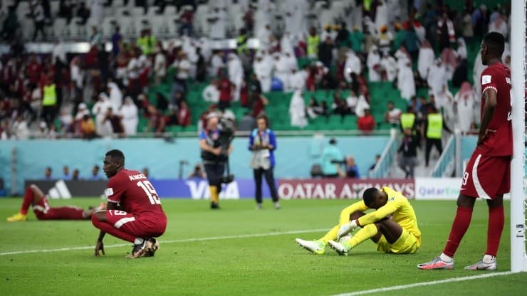 Il Qatar è la prima squadra eliminata dalla Coppa del Mondo.