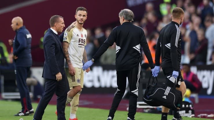 James Maddison si è ritirato per infortunio durante la partita con il Leicester.