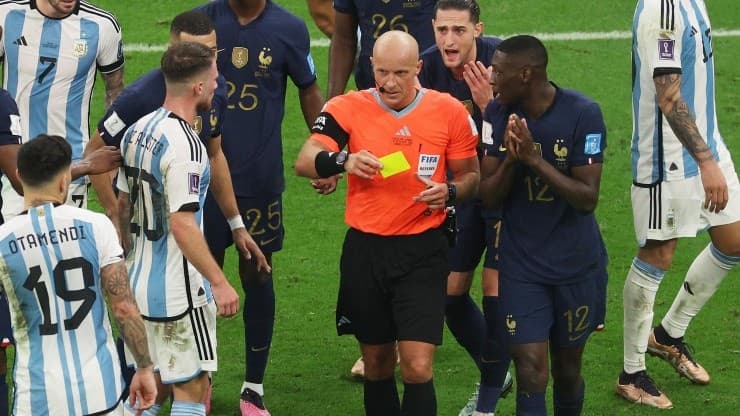 Szymon Marciniak ha parlato del suo arbitraggio nella finale di Qatar 2022.