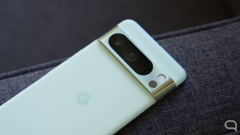 Google Pixel 8 Pro in colore menta.
