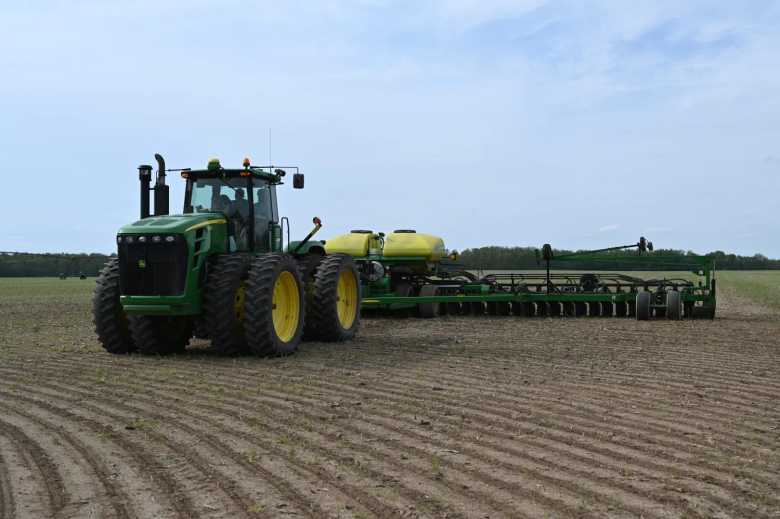 John Deere collabora con Starlink per offrire connettività sulle macchine agricole